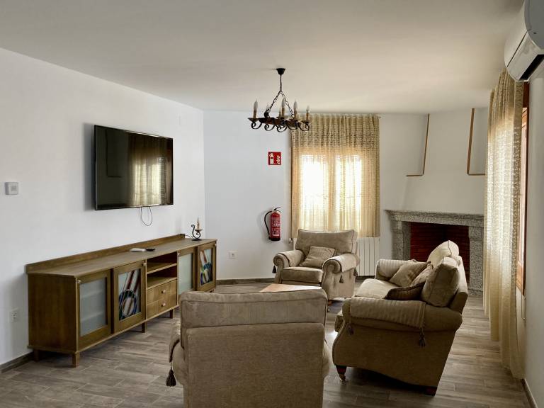 Child-friendly vacation home with terrace, grill & jacuzzi | City view | Pets are welcome — photo 2