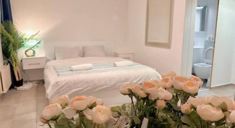 Rental apartment with patio & yard | Next to St. Peter in Zürich