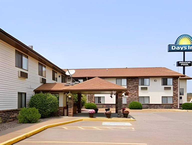 Days Inn & Suites by Wyndham Davenport East in Moline, IL