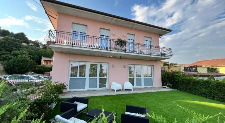 Holiday apartment with terrace & garden — photo 4