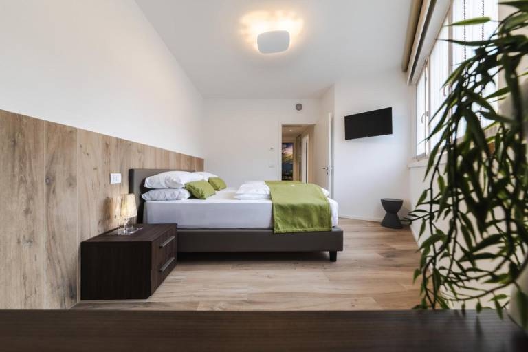 Apartment 'Boutique Green' with Balcony, Wi-Fi and Air Conditioning in Tenno