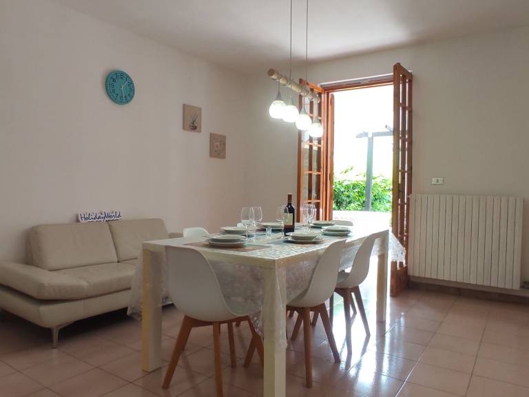 Holiday apartment with terrace — photo 3