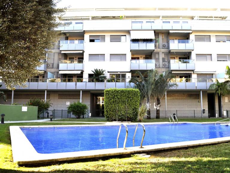 Rental apartment with pool & garden in Denia