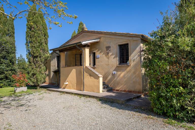 San Giovanni R. Apartment 1 Dantea with Private Garden, Wi-Fi, and Air Conditioning in Peccioli