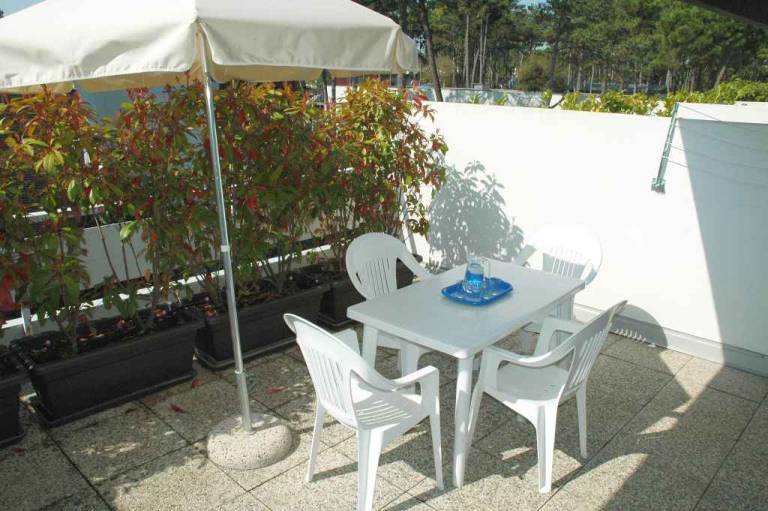 Holiday apartment with yard & terrace | Next to the beach | Pets allowed — photo 3