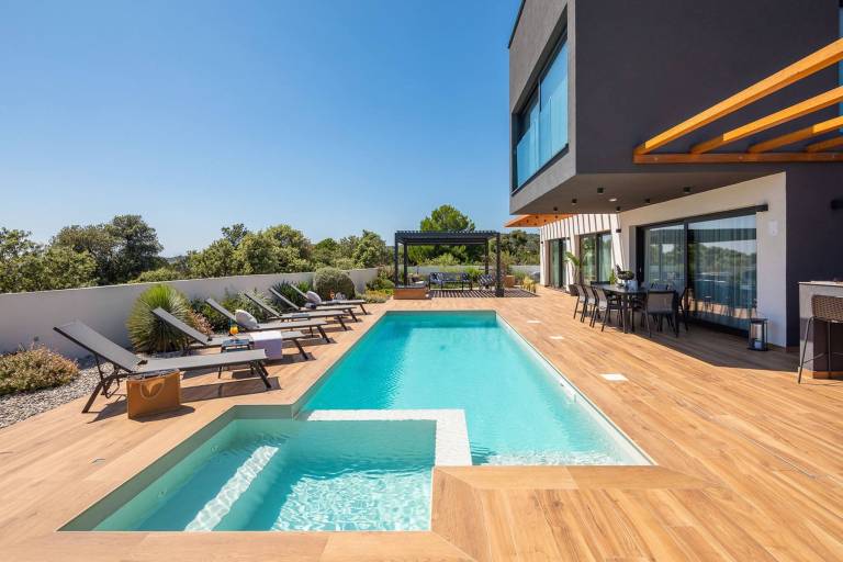 Villa with garden, pool & patio — photo 5