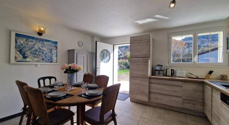 Fully equipped vacation home with grill, yard & terrace | Perfect for remote work | Pet-friendly — photo 4