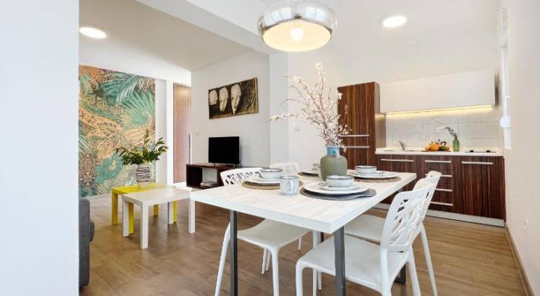 Apartment with patio & yard | Pets allowed — photo 5