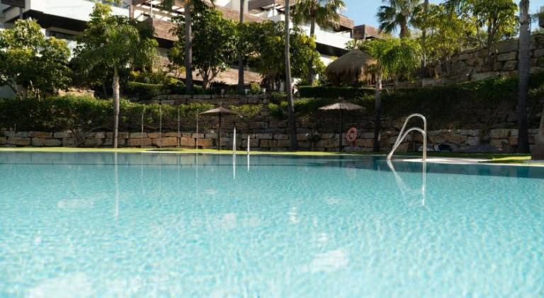 Luxury 2BR Apartment near Marbella & Puerto Banus Pool, Padel, Parking in Benahavis