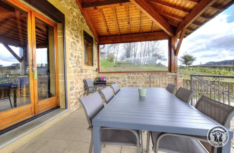 Gite with patio, yard & BBQ — photo 2