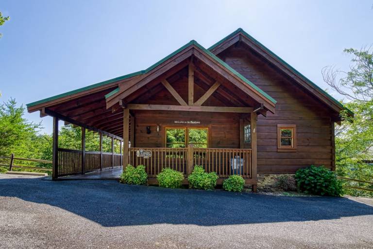 Cabin with private pool — photo 2