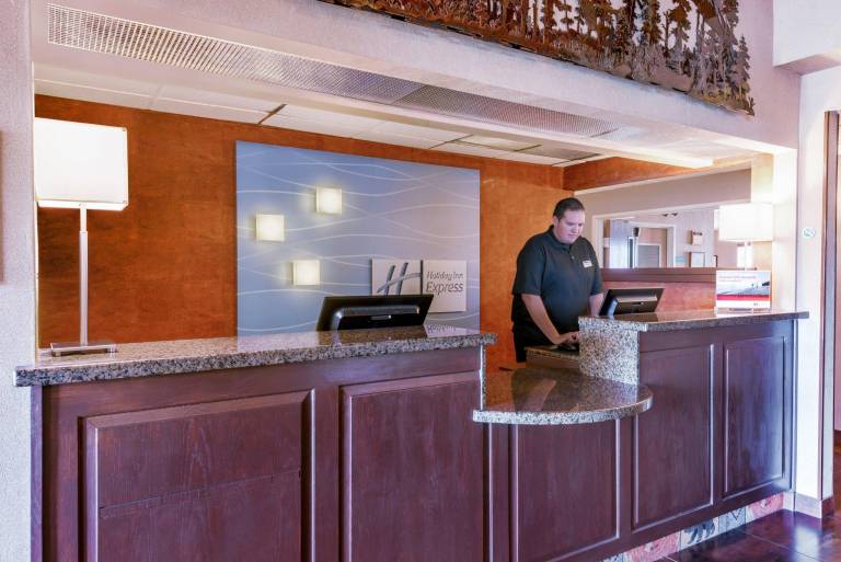 Holiday Inn Express Hotel & Suites Raton By IHG — photo 4