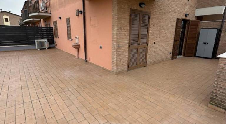 Apartment with patio — photo 3