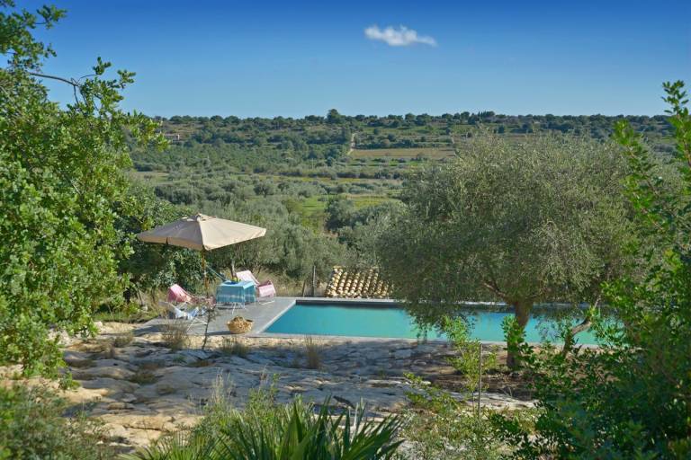 Villa with patio, private pool & yard in Ragusa