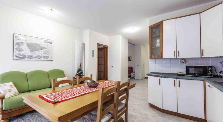 Holiday apartment with 2 rooms for 5 persons in Jovencan