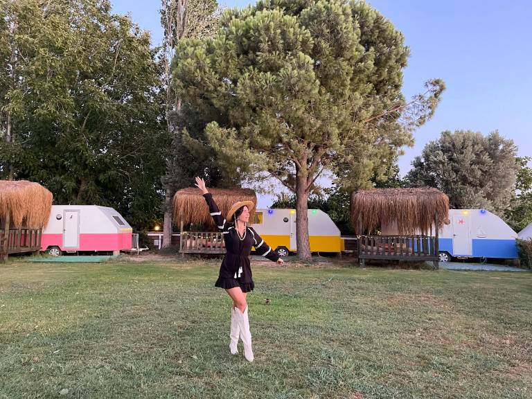 Mona Glamping Caravan Suites in Seferihisar
