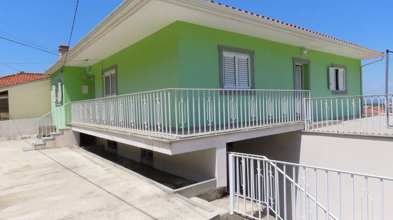 Child-friendly vacation home with terrace | Pets are welcome — photo 3