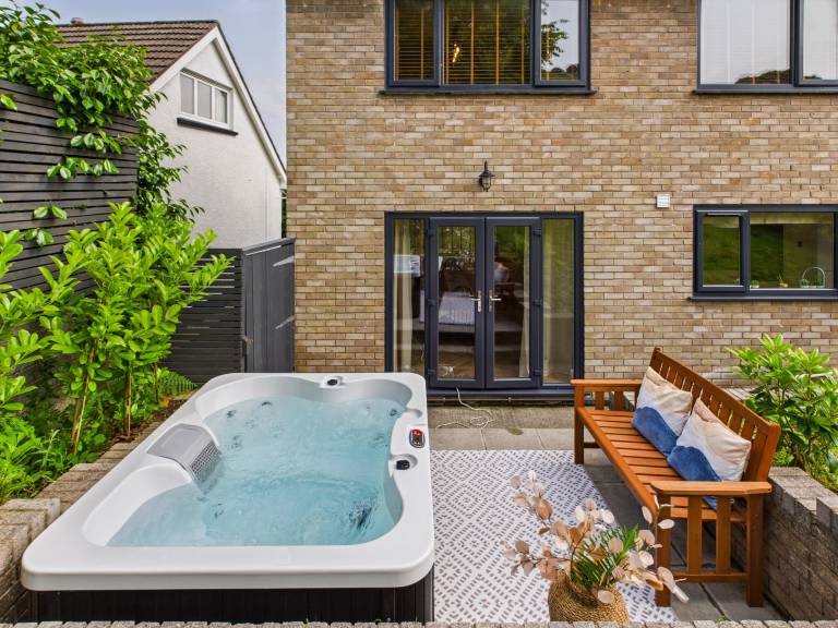 Luxury Beach Stay with Hot Tub — photo 4