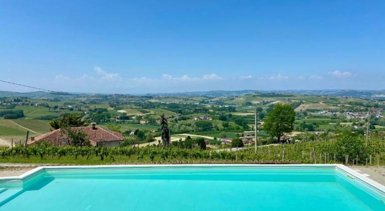 Nice rental apartment with pool, garden & terrace | Dogs allowed in Neive