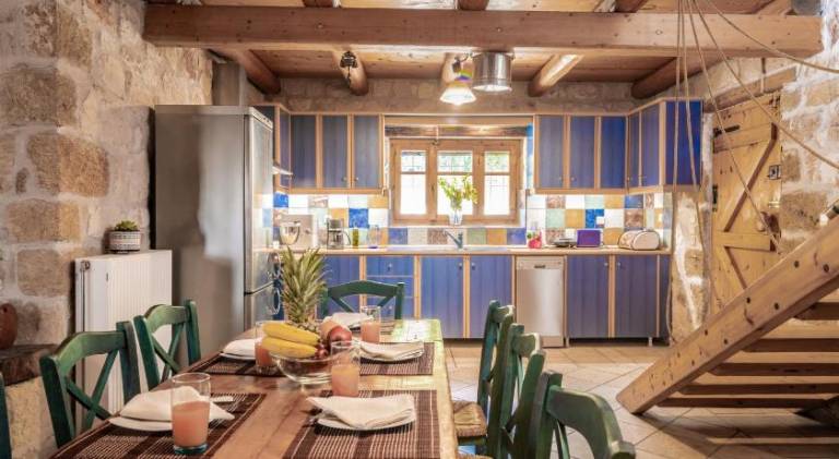 Fully equipped spacious vacation home with patio & garden | Pet-friendly — photo 3
