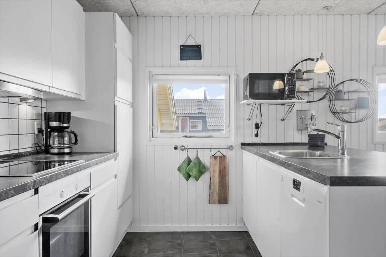 Vacation home with terrace, BBQ & sauna — photo 2