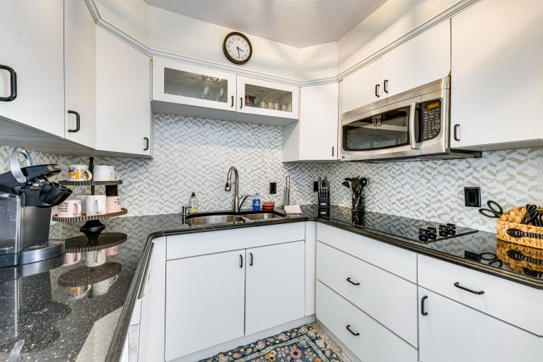 Walk to Venice Beach & Downtown! Couple's Condo — photo 4