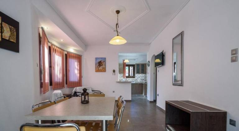 Rental apartment with grill & patio — photo 3