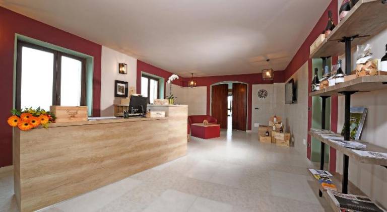 Panoramic Villa Garassino - country rooms and fine restaurant — photo 4