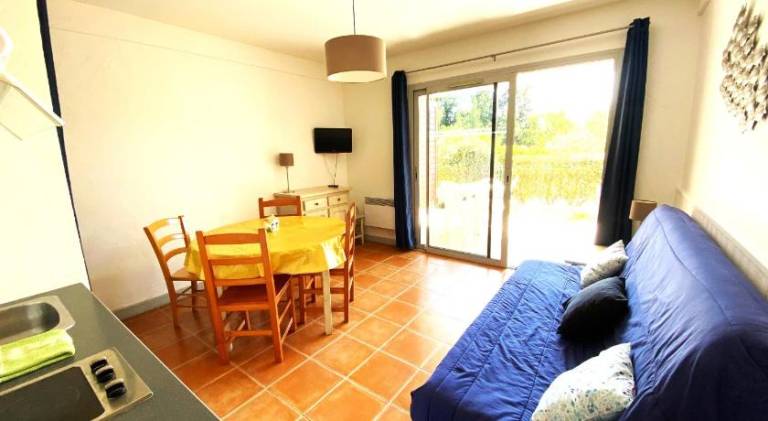 Rental apartment with yard, private pool & patio | Dogs allowed in La Ciotat