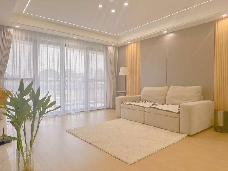 Vacation home with terrace, jacuzzi & yard in Chonburi