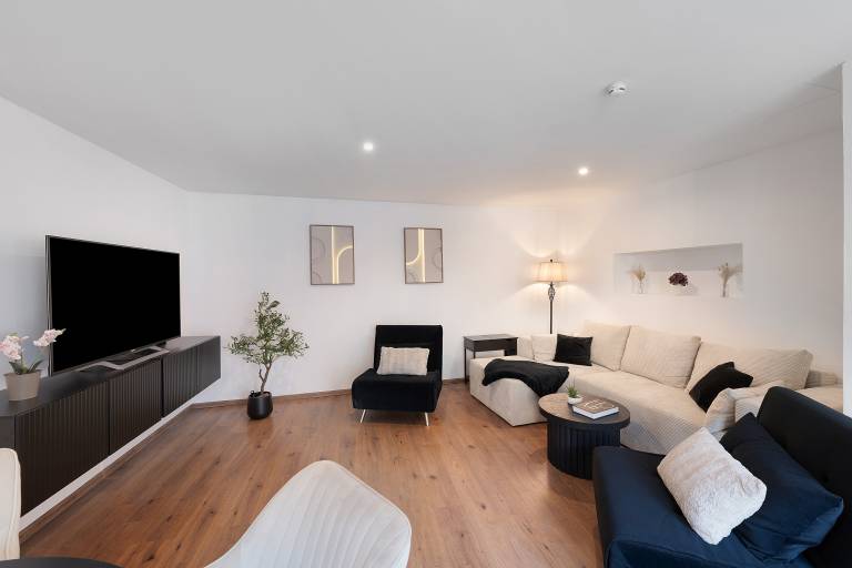 Family-oriented pleasant rental apartment with fast internet, yard & patio | City view | Perfect for remote work | Pets are welcome — photo 5