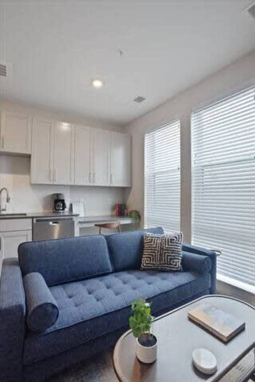 CozySuites l Spacious SDO Lawrenceville in Pittsburgh, PA