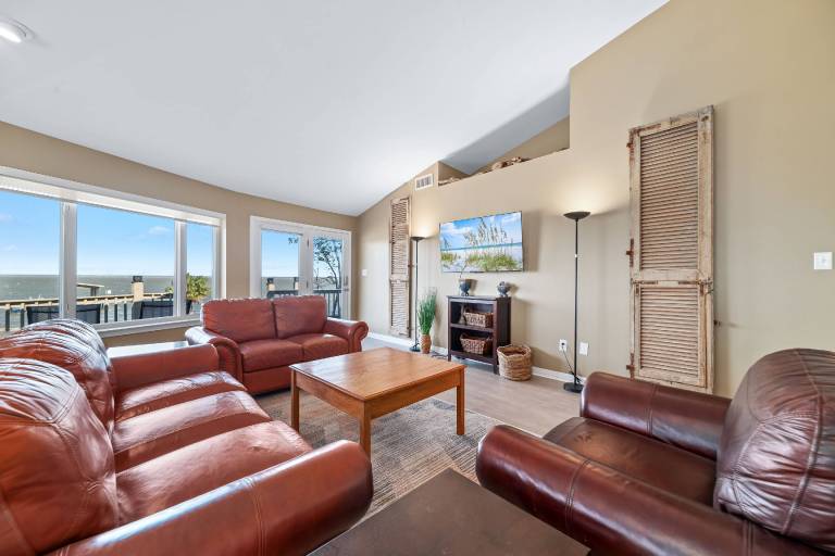Vacation home with barbeque | Water view — photo 2