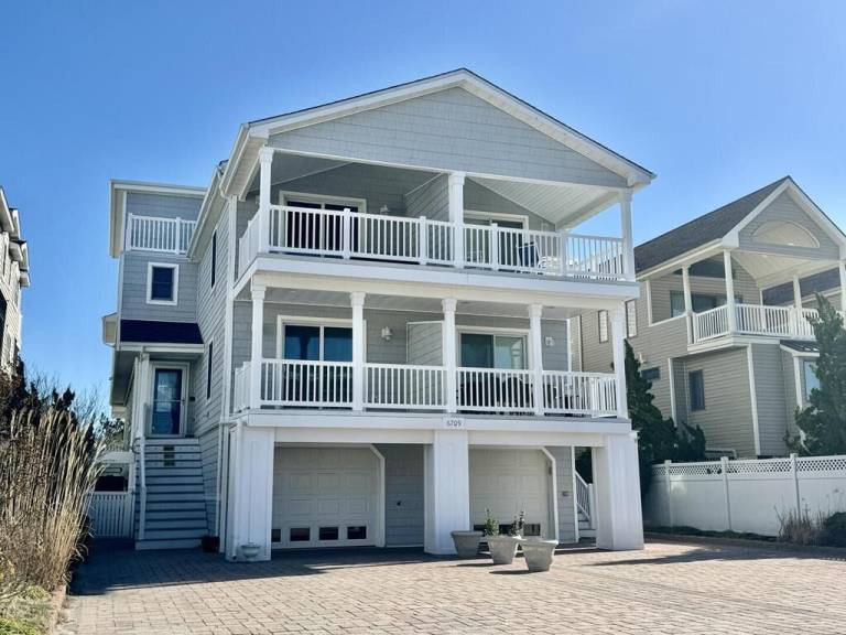 Condo  Avalon