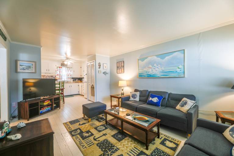 Retro Ocean City Condo Walk to Beach & Boardwalk