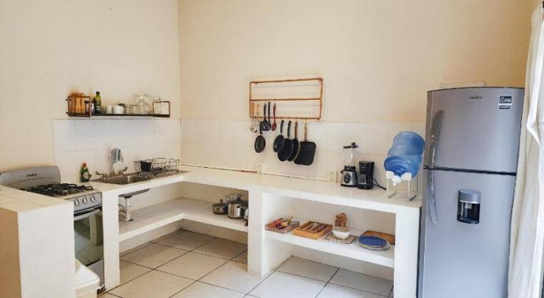 Serviced apartment with pool, yard & patio | Close to the beach | Pets allowed — photo 5