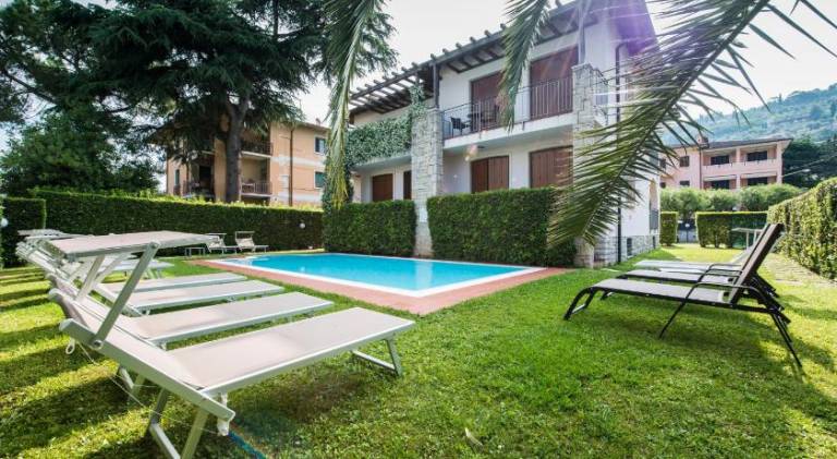 Holiday apartment with pool, yard & terrace in Torri del Benaco