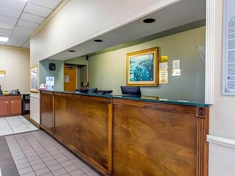 Heritage Inn & Suites — photo 3