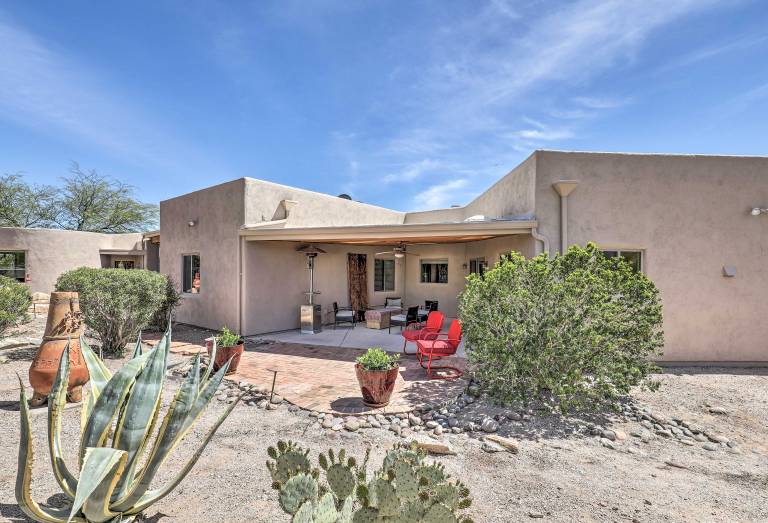 Tucson Home w Patio Near Outdoor Adventure