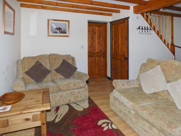 Cottage with garden — photo 3