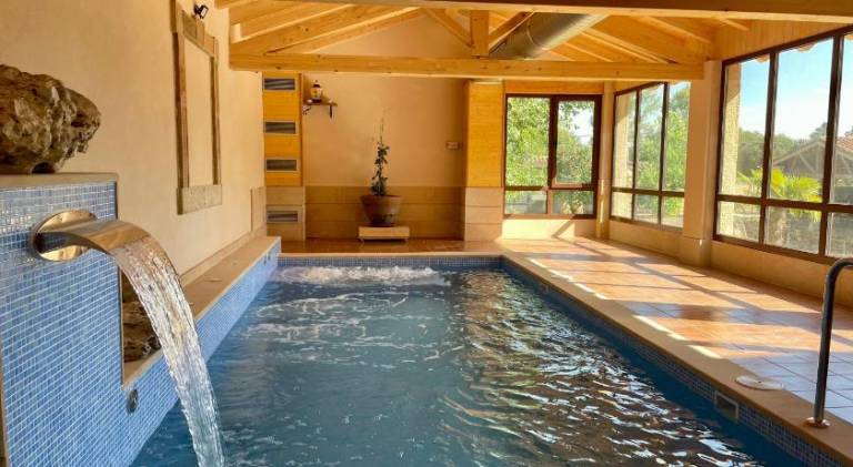 Holiday apartment with terrace, pool & yard — photo 3