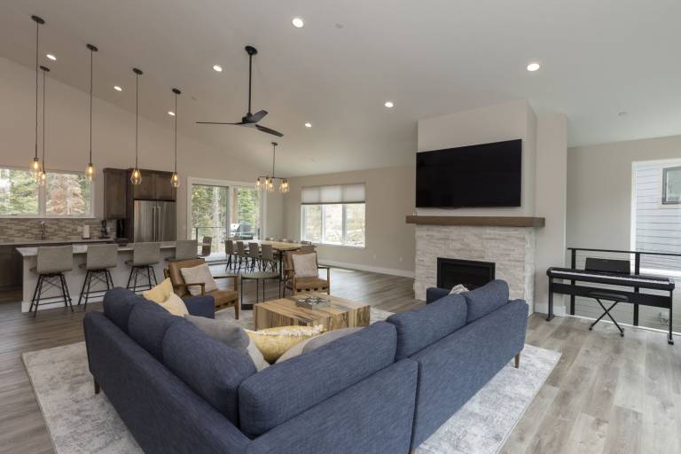 Home Across from Purg - Hot Tub, Ping Pong, Foosball, AC, Multiple Decks in Durango, CO