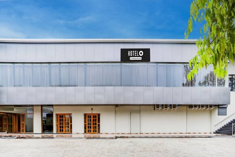 Super Hotel O Pardi Near Kalamna Market