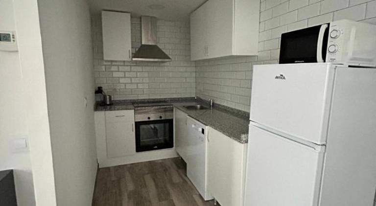 Apartment with patio — photo 3