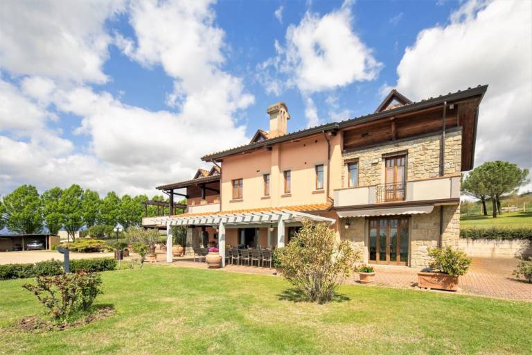 Villa immersed in a park with outbuilding & pool-Villa le Greti 16 — photo 3