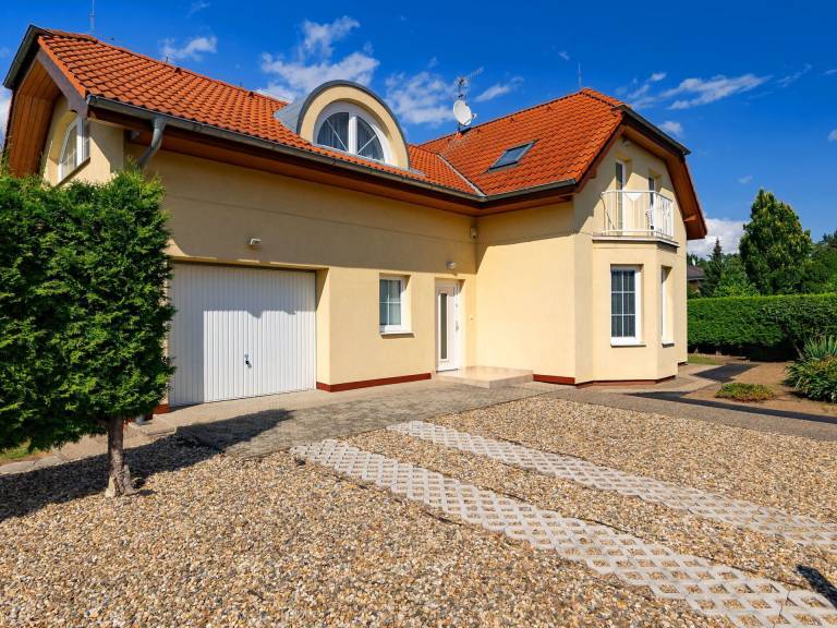 Villa  Prag 9