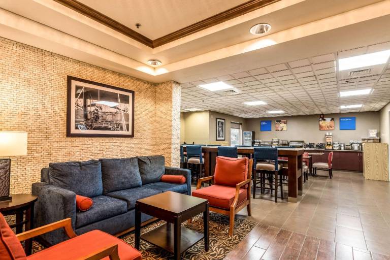 Comfort Inn & Suites Dayton Northwest - Englewood — photo 4