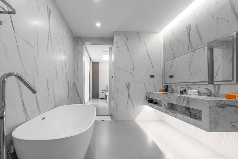 TML - Pattaya City Center Luxury Private Villa with Private Pool and KTV — photo 2