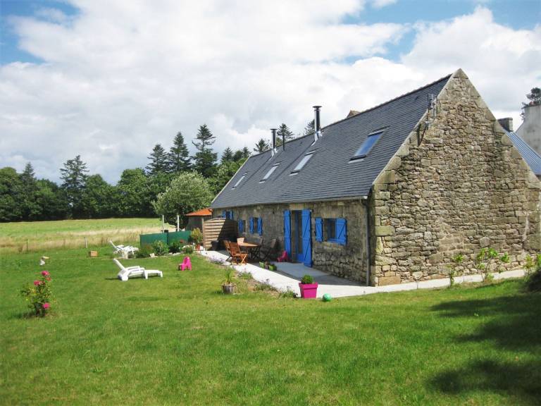 House with barbecue, terrace & garden | Nature view in Quimper