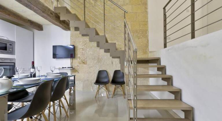 Exquisite 3-bedroom Duplex Penthouse with Jacuzzi in Valletta Centre — photo 3